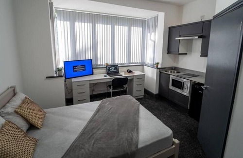 Selly Oak Apartment | Stunning 1-Bed Studio in Birmingham