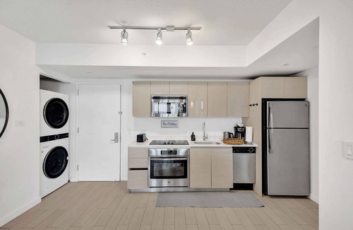 Hallandale Beach Apartment | Stunning 1-Bedroom Apartment Steps from the Ocean 1006