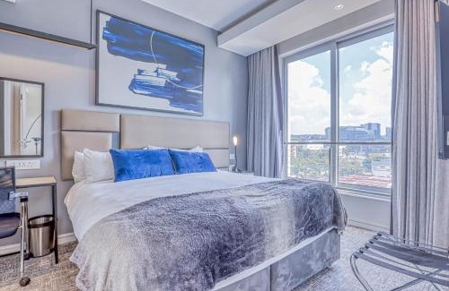 Sandown Apartment | Stunning 1 bedroom apartment in a hotel with pool