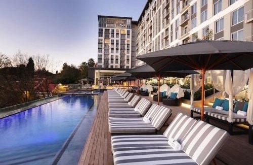 Sandown Apartment | Stunning 1 bedroom apartment in a hotel with pool