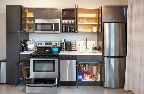 Powderhorn Apartment | Stunning 1-Bedroom Apartment+Super Fast WiFi+In-Unit W/D+Roku TVs+Walk to Uptown