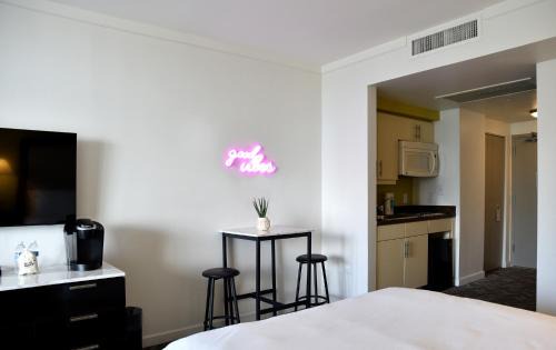 Coconut Grove House | Stunning 12th Floor Studio In The Heart Of Grove