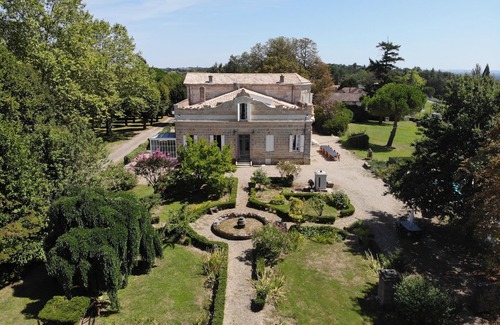 Beaupuy House | Stunning 16c. Manor - Pickleball, Bocce Ball, Swimming Pool - up to 10 people
