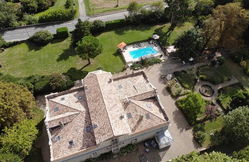 Beaupuy House | Stunning 16c. Manor - Pickleball, Bocce Ball, Swimming Pool - up to 10 people