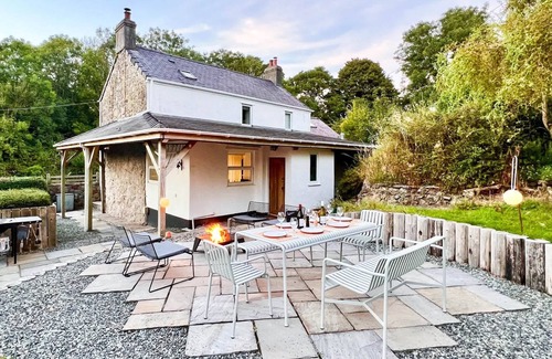 Llangefni House | Stunning 17th Century Cottage in Anglesey