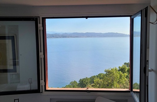 Theoule-Superieur House | Stunning 180º view of the sea and bay of Cannes, 100 m away from the sea, pool