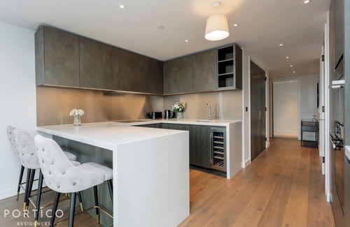 Vauxhall Apartment | Stunning 19th floor Apt with City Views and Pool