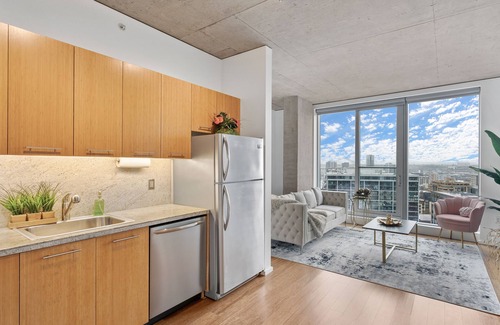 Downtown Portland Apartment | Stunning 1BR Apartment with Modern Amenities in Prime Location- Available Now!