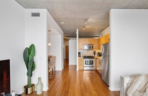 Downtown Portland Apartment | Stunning 1BR Apartment with Modern Amenities in Prime Location- Available Now!