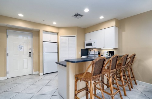 Fort Myers Beach Apartment | Stunning 2/2 in the Heart of Downtown Fort Myers Beach!