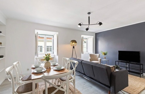 Belem Apartment | Stunning 2 BDR Apt near Belem