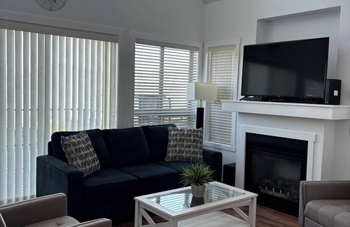 Central Okanagan House | Stunning 2 Bed and Loft Cottage on Lake Okanagan