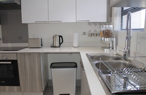 Lone Hill Apartment | Stunning 2 bed Apartment near Monte Casino