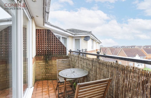 West Thurrock Apartment | Stunning 2-Bed Apartment in Grays