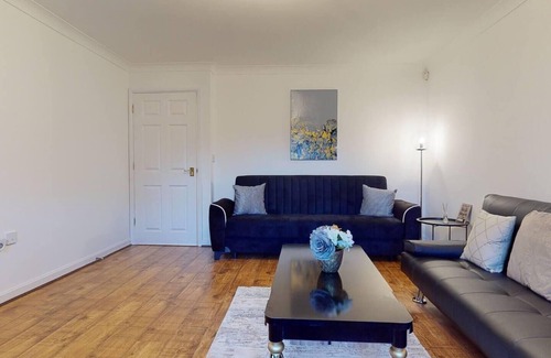 West Thurrock Apartment | Stunning 2-Bed Apartment in Grays