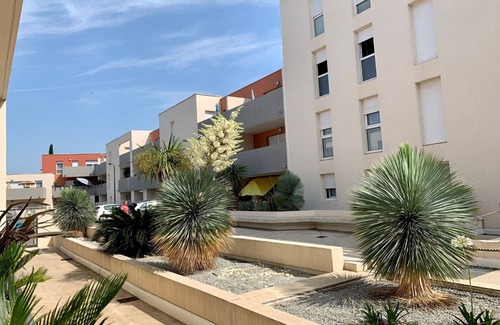 Meze Apartment | Stunning 2-Bed Apartment Near Thau Lagoon with Terrace and Private Parking