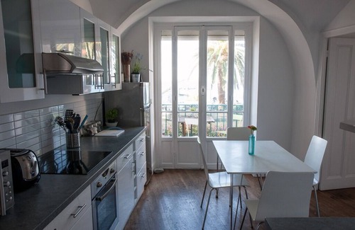 Old Town Apartment | Stunning 2-bed Apartment, Spectacular Sea Views, 150m from beach