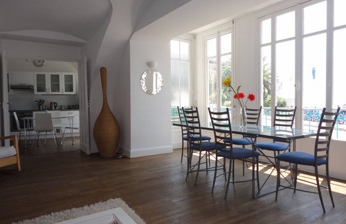 Old Town Apartment | Stunning 2-bed Apartment, Spectacular Sea Views, 150m from beach