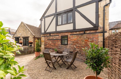 Winchcombe House | Stunning 2 Bed Cotswold Cottage Winchcombe