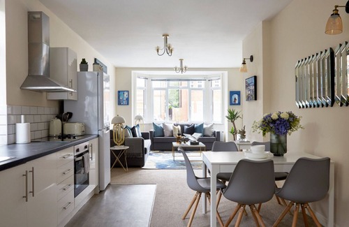 Watford Apartment | Stunning 2 Bed Flat near Watford Junction