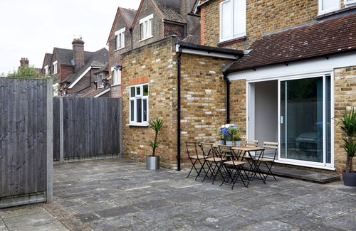 Watford Apartment | Stunning 2 Bed Flat near Watford Junction