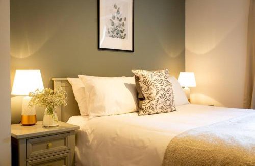 Crieff Apartment | Stunning 2 bed flat with parking, and garden with mountain views