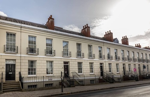 Cheltenham Apartment | Stunning 2 Bed in the Centre of Cheltenham
