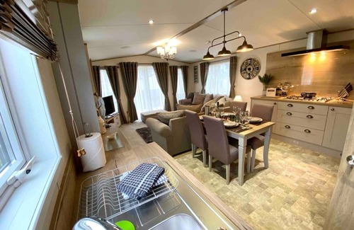 Padstow Apartment | Stunning 2-Bed Holiday lodge Nr Padstow