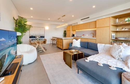 Waterloo Apartment | Stunning 2-Bed with Spacious Balcony Near CBD