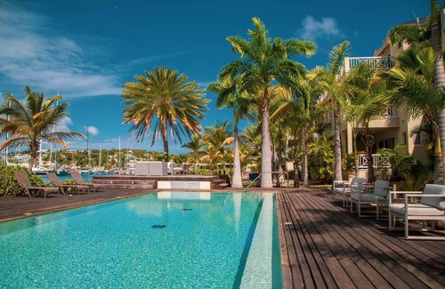 English Harbour Condo | Stunning 2 bedroom Condo with epic Yacht Club and Harbour view !