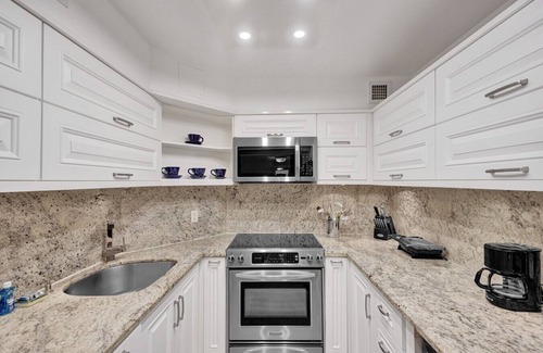 La Gorce Apartment | Stunning 2-Bedroom Condo with Beach Service 614