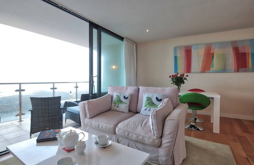 Westleigh Apartment | Stunning 2 bedroom apartment on the sea front
