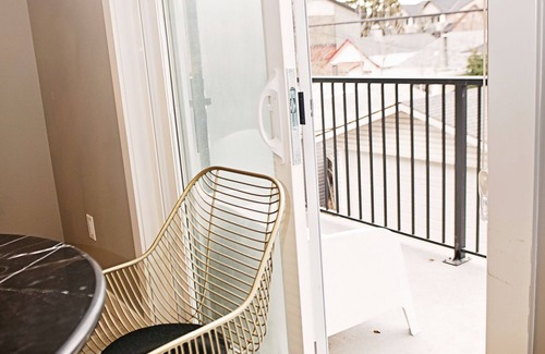 Richmond House | Stunning 2 Bedroom Home- 3 mins to downtown