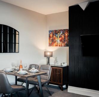 Rhos on Sea Apartment | Stunning 2 Bedroom Sea View Apartment With Parking