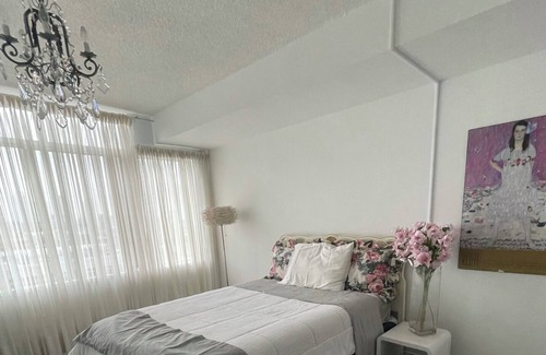 Downtown Toronto Condo | Stunning 2-lvl Penthouse in the Historic Distillery District, Free Parking