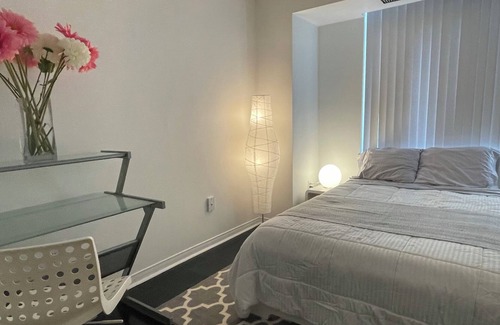 Downtown Toronto Condo | Stunning 2-lvl Penthouse in the Historic Distillery District, Free Parking