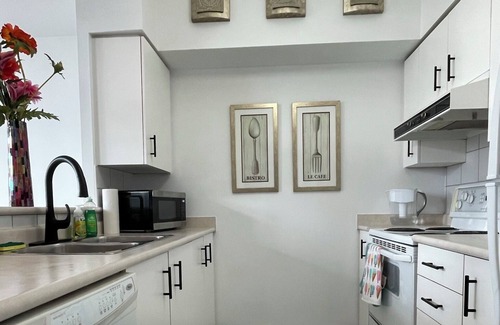 Downtown Toronto Condo | Stunning 2-lvl Penthouse in the Historic Distillery District, Free Parking