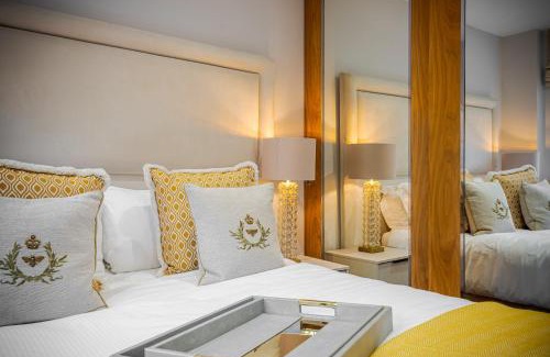 Knightsbridge Apartment | Stunning 2bd Apartment in Knightsbridge with Harrods View