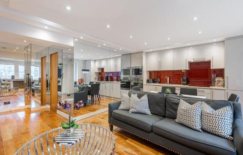 Knightsbridge Apartment | Stunning 2bd Apartment in Knightsbridge with Harrods View