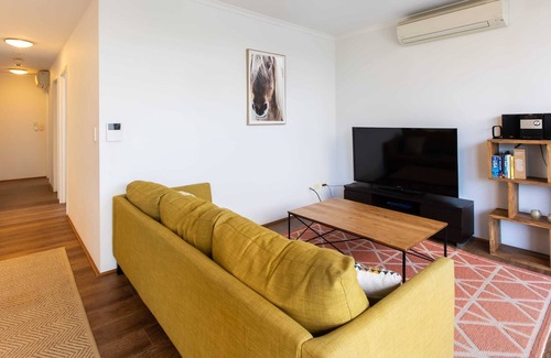 Zetland Apartment | Stunning 2BR Apartment In Central Location