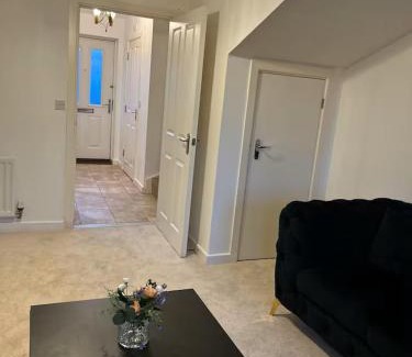 Colchester Apartment | Stunning 2BR house in Colchester