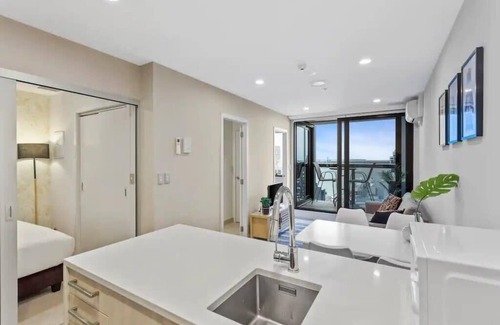Auckland Central Business District Apartment | Stunning 2BR w/Views Near Sky Tower- Zodiak Stays