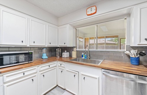 Northwest Corpus Christi House | Stunning 3 BD Family Home+ Game Room+PingPong+Foosball+Arcade