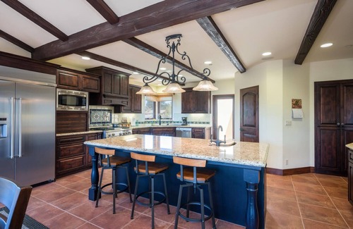 Happy Hill House | Stunning 3 bed/2.5 bath Mediterranean Villa with FABULOUS Ocean Views!