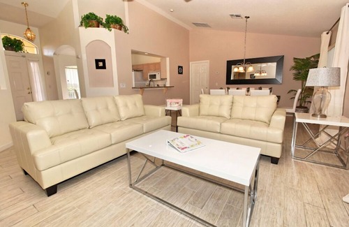 Tuscan Ridge Villa | Stunning 3 bed/2 bath w Den/Near Disney/South Facing Pool/Hot Tub/FreeWiFi/Xbox1