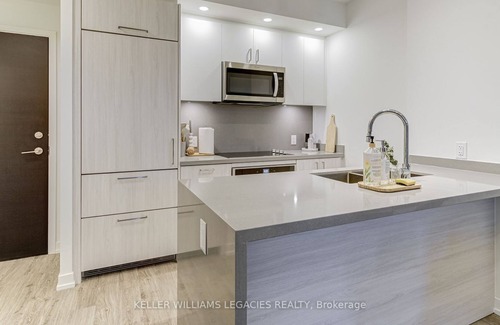 Richmond Hill House | Stunning 3 Bed, 3 Bath Luxury Townhome w/ Amazing Amenities + Office!