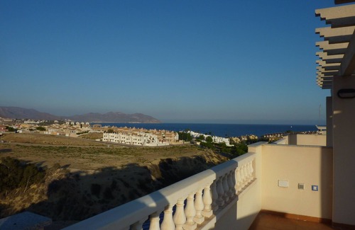 Puerto de Mazarron House | STUNNING 3 BED HOLIDAY HOME. SEA VIEWS, NR BEACH, POOL, AIR CON, FREE WiFi.