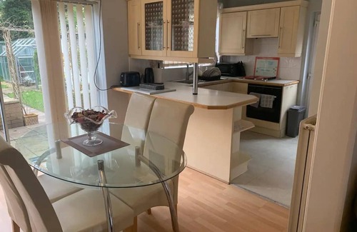 Cheadle House | Stunning 3-Bed House in Cheadle