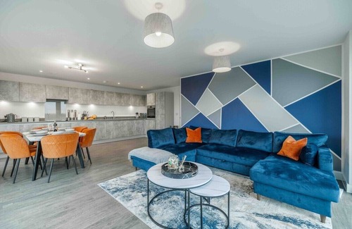 Milton Keynes Apartment | Stunning 3 bed penthouse Central MK, Free parking
