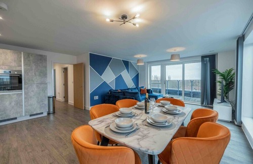 Milton Keynes Apartment | Stunning 3 bed penthouse Central MK, Free parking